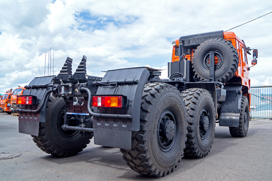 Седельный тягач КАМАЗ 65221