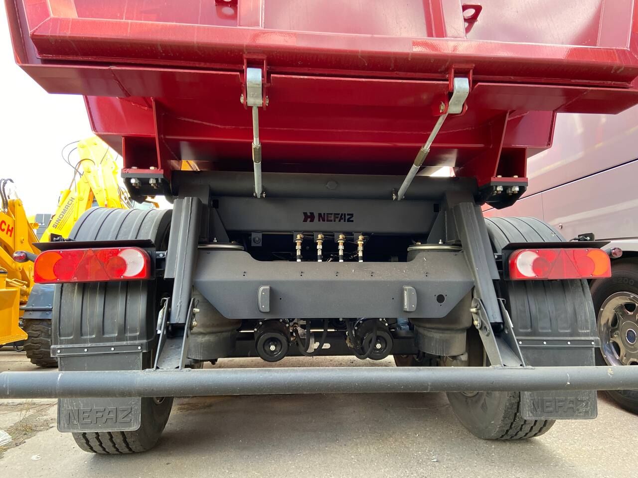 Прицеп самосвальный Нефаз 8560